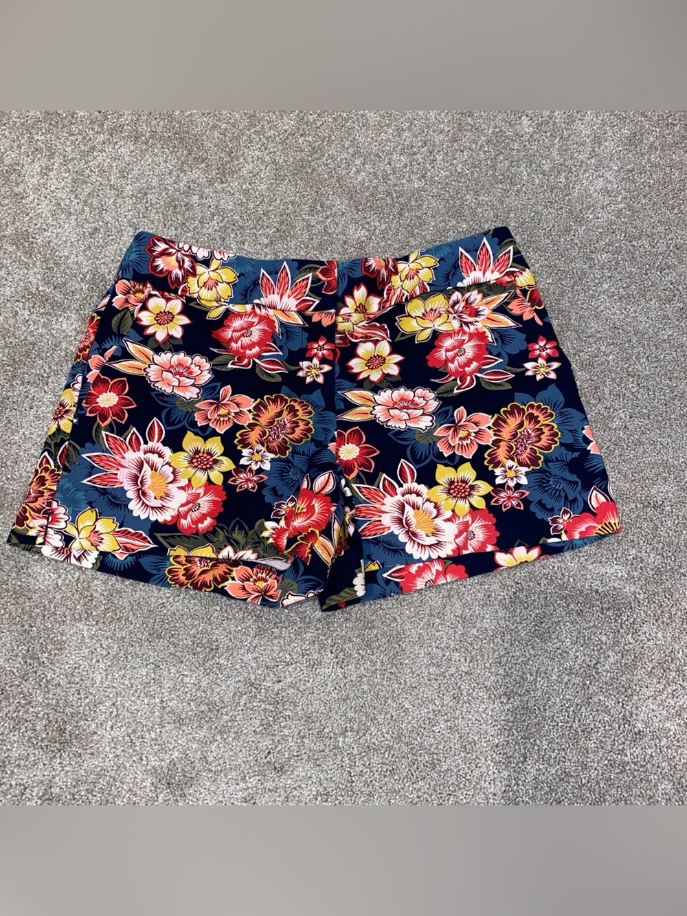 LOFT Riviera Floral Shorts Flat Front Women's Size 4 Pockets Summer Stretch